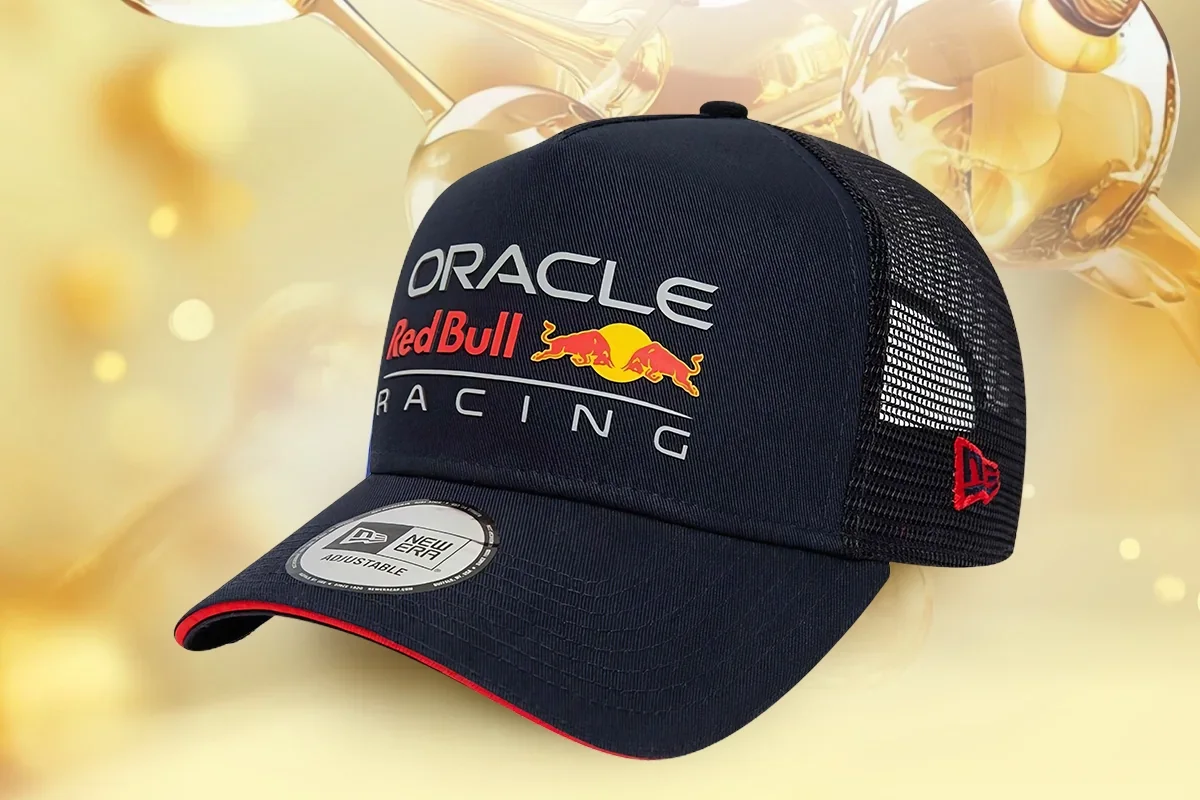 La gorra de Oracle Red Bull Racing que regala Mobil